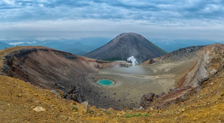 Hokkaido góry Meaken - wulkaniczne tereny z naturalnymi gorącymi źródłami